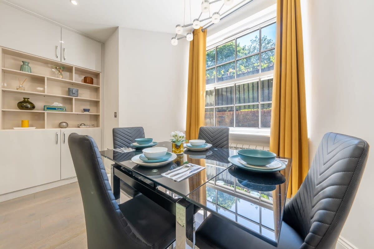 Elegant 3-Bed Apartment in Greater London in Carlton Vale NW6 5EE - Property image 4 - VivreStays