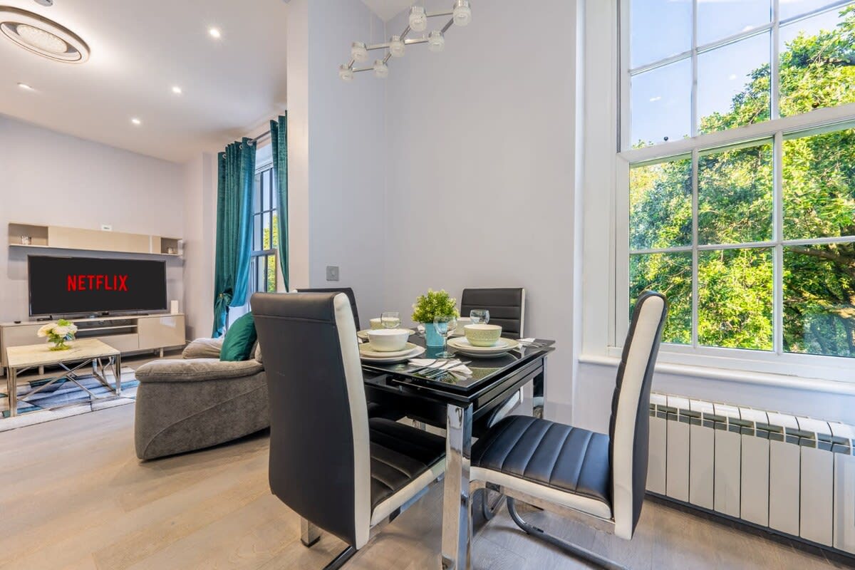 Spacious 2-Bedroom Apartment in Greater London in Carlton Vale NW6 5EE - Property image 20 - VivreStays