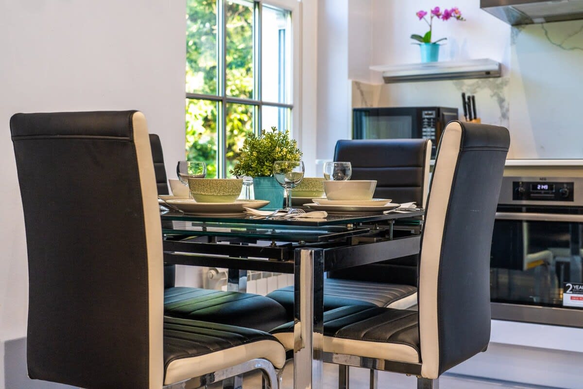 Spacious 2-Bedroom Apartment in Greater London in Carlton Vale NW6 5EE - Property image 7 - VivreStays