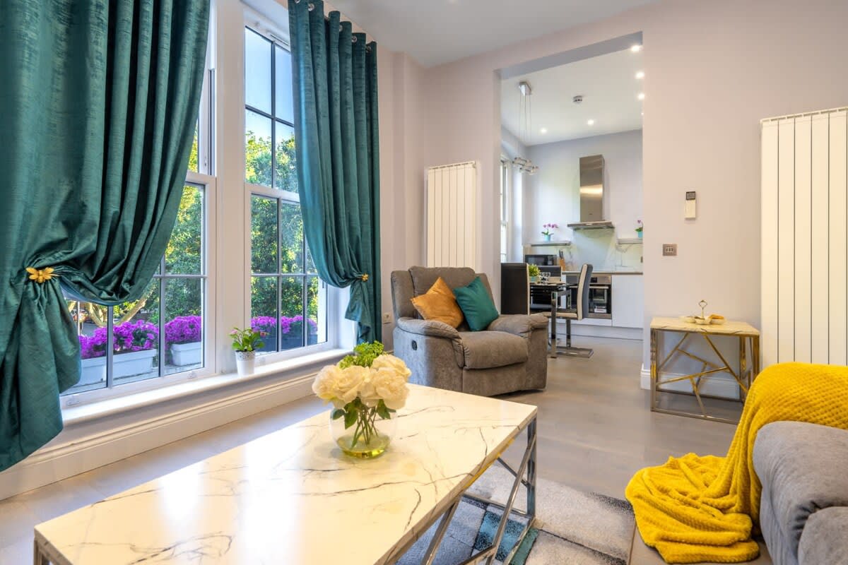 Spacious 2-Bedroom Apartment in Greater London in Carlton Vale NW6 5EE - Property image 18 - VivreStays