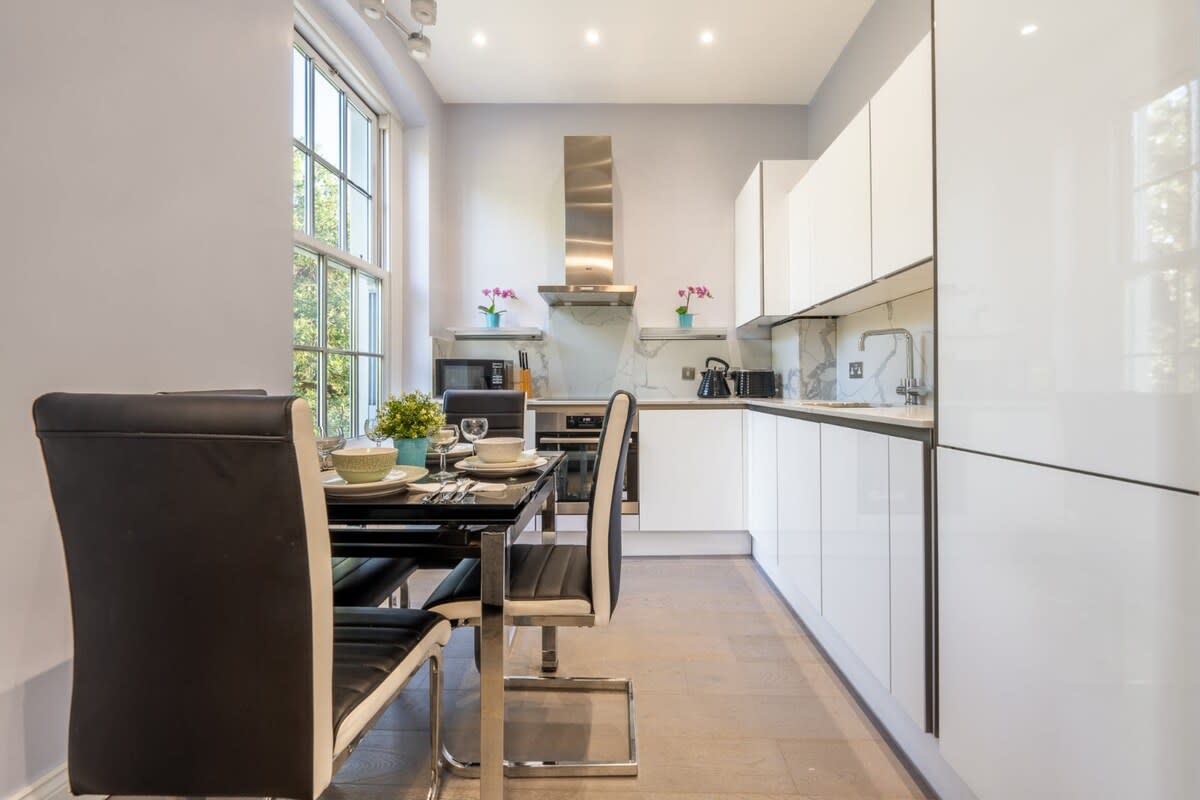 Spacious 2-Bedroom Apartment in Greater London in Carlton Vale NW6 5EE - Property image 19 - VivreStays