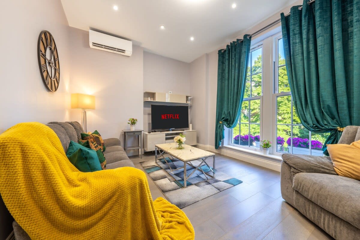 Spacious 2-Bedroom Apartment in Greater London in Carlton Vale NW6 5EE - Property image 3 - VivreStays