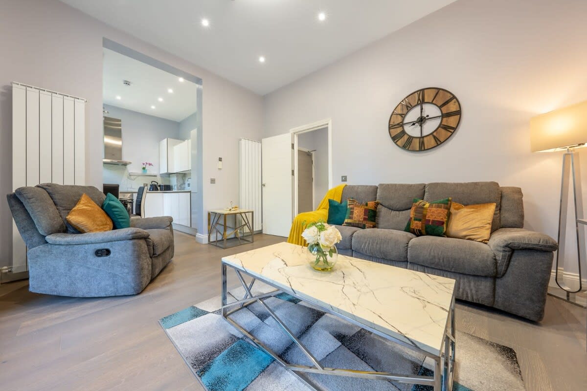 Spacious 2-Bedroom Apartment in Greater London in Carlton Vale NW6 5EE - Property image 17 - VivreStays