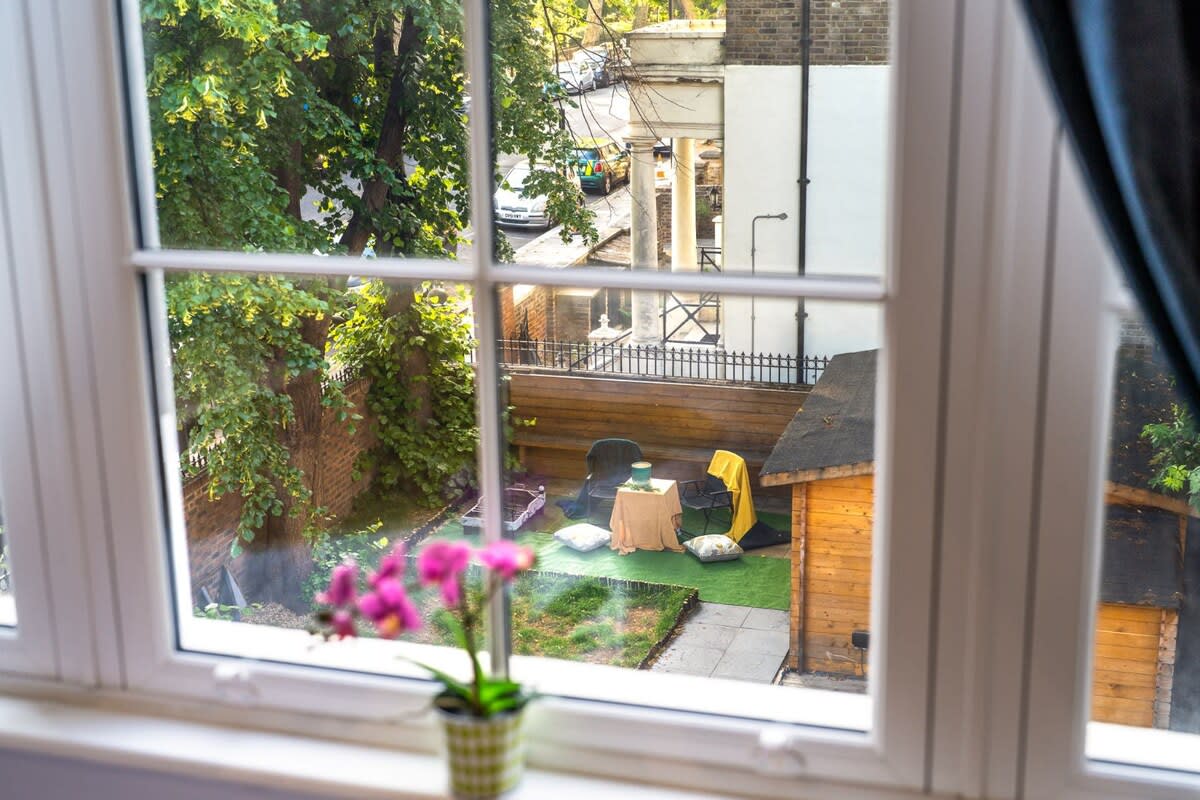 Spacious 2-Bedroom Apartment in Greater London in Carlton Vale NW6 5EE - Property image 24 - VivreStays