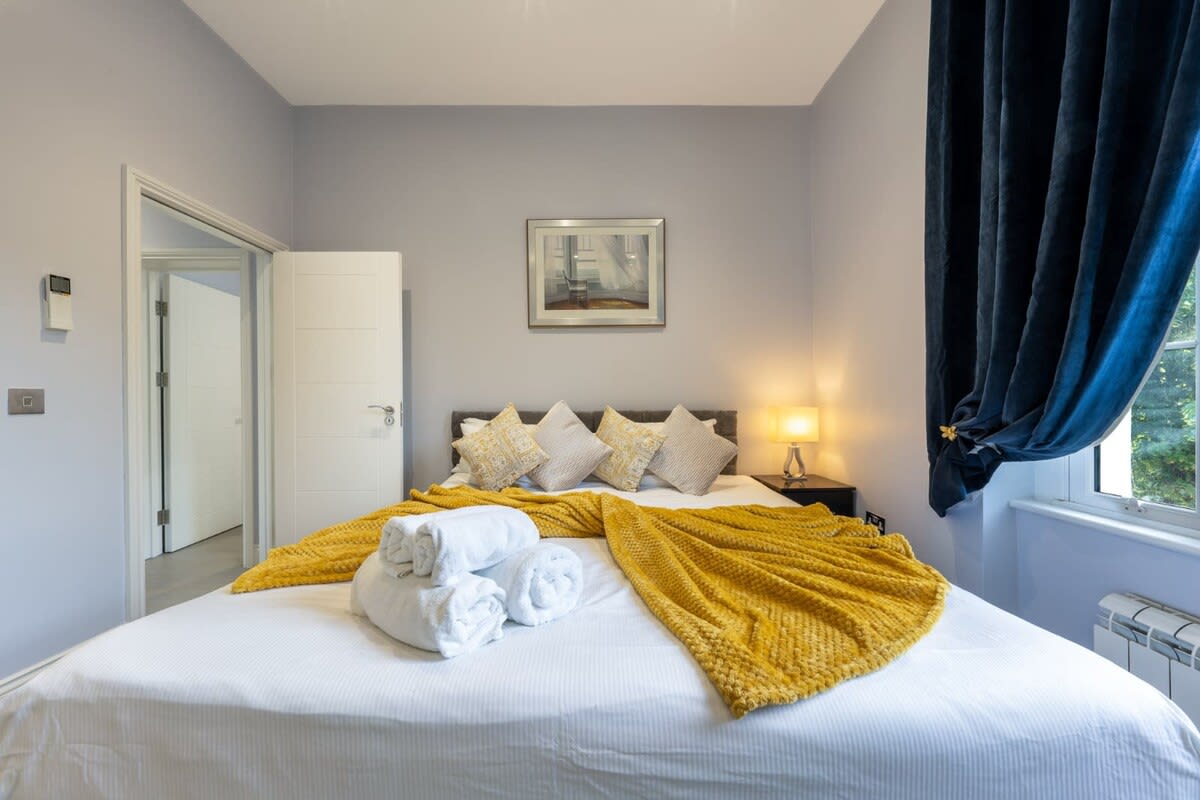 Spacious 2-Bedroom Apartment in Greater London in Carlton Vale NW6 5EE - Property image 11 - VivreStays