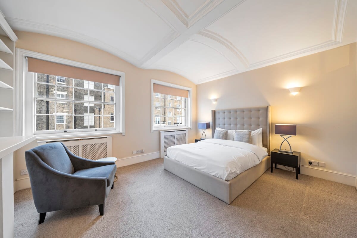 Two Bed Apartment in Belgravia with Balcony in Lyall Street SW1 - Property image 10 - VivreStays
