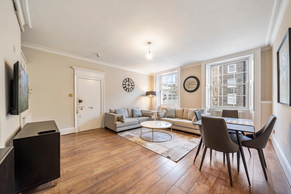 Two Bed Apartment in Belgravia with Balcony in Lyall Street SW1 - Property image 11 - VivreStays