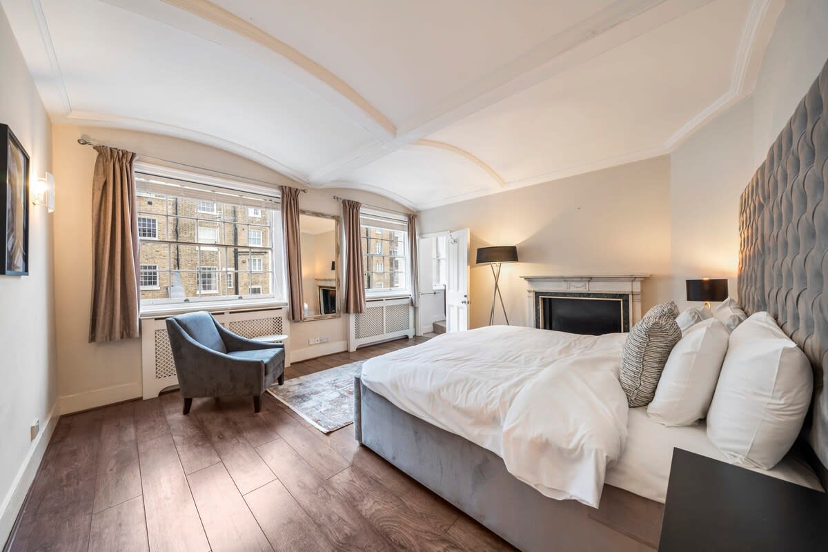 Two Bed Apartment in Belgravia with Balcony in Lyall Street SW1 - Property image 7 - VivreStays