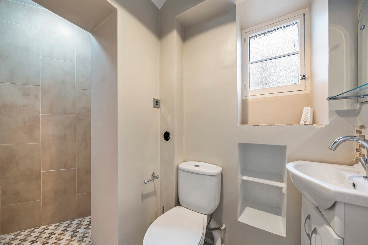 Two Bed Apartment in Belgravia with Balcony in Lyall Street SW1 - Property image 8 - VivreStays