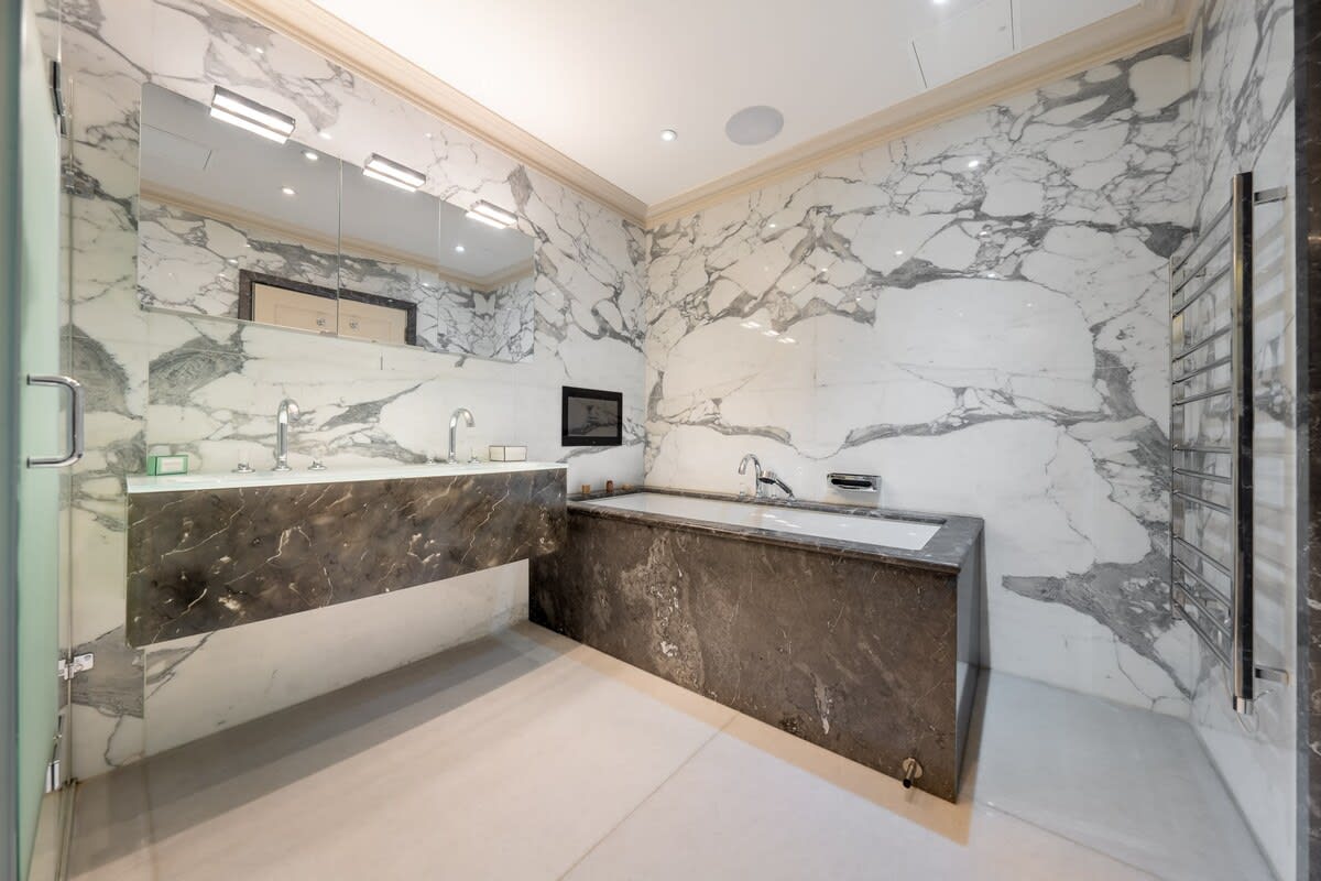 Luxurious Mayfair Mansion in London in Hertford Street W1J 7SL - Property image 26 - VivreStays
