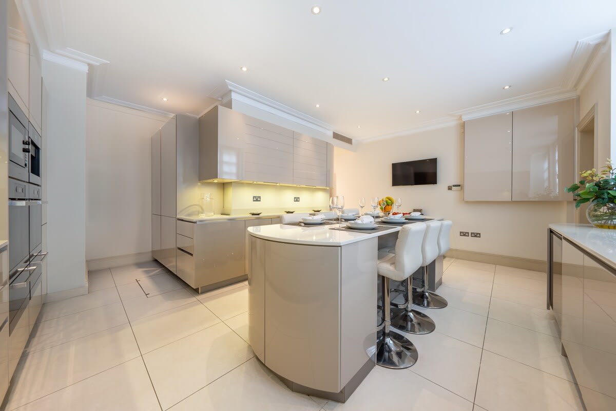 Luxurious Mayfair Mansion in London in Hertford Street W1J 7SL - Property image 14 - VivreStays