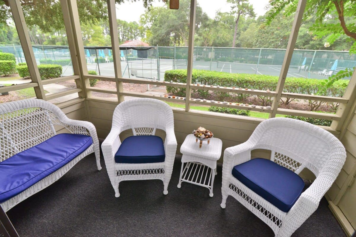 Closed Porch Seats for 4