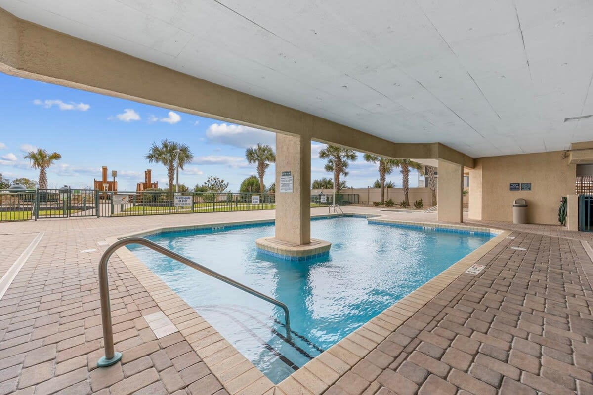 Oceanfront Luxury Top Location Lazy River Pool Grills