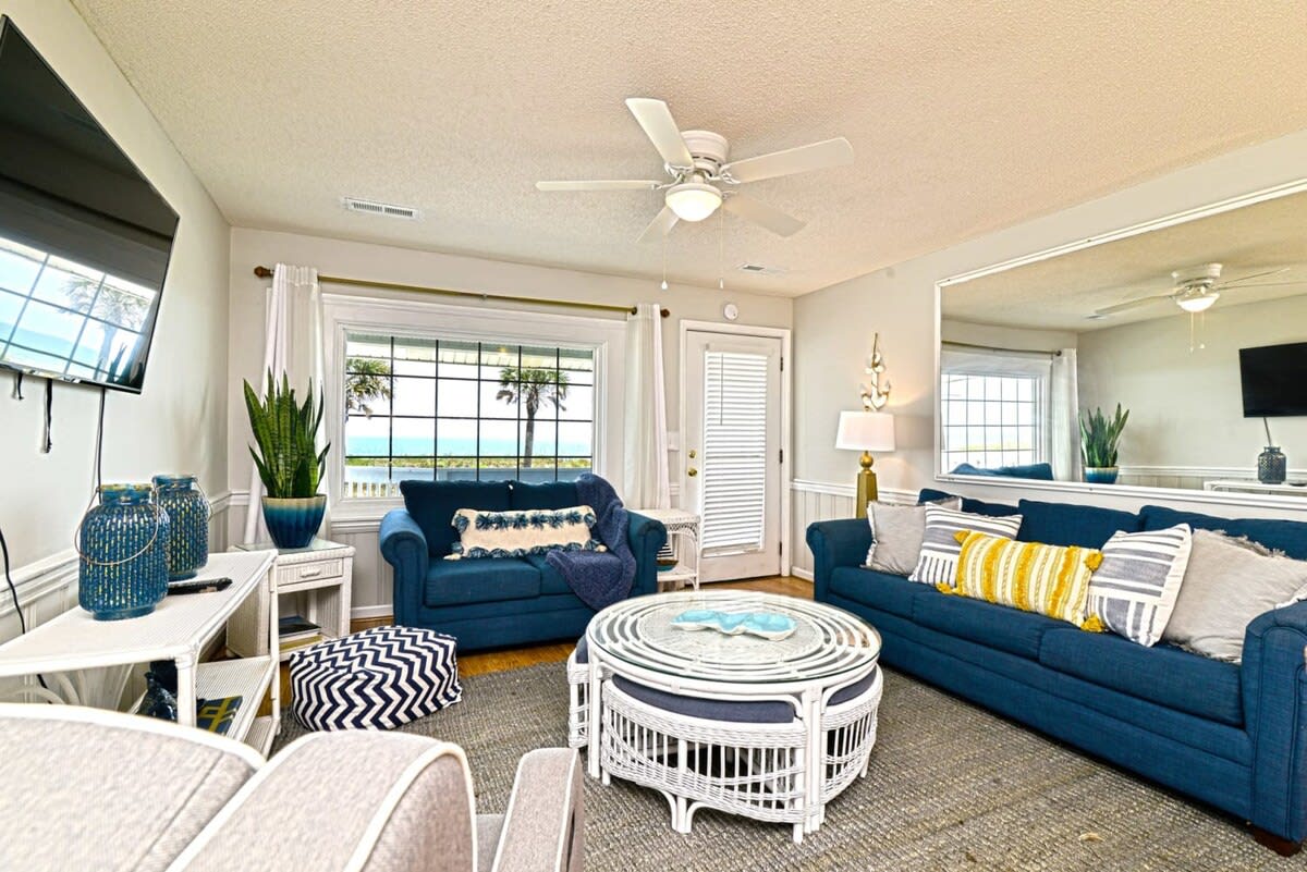 Direct Oceanfront Beautiful Beach House