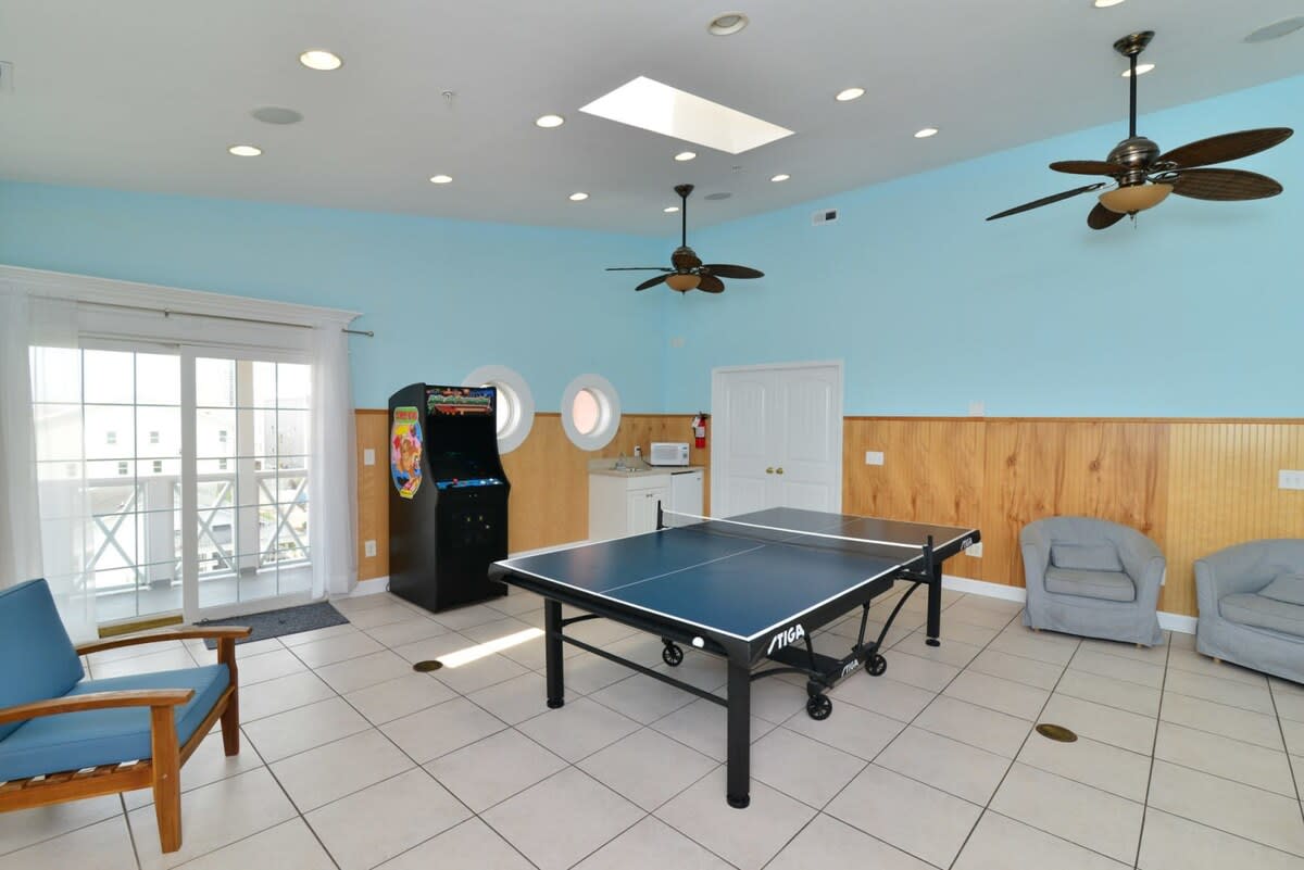 MASSIVE ENTERTAINMENT SUITE Upstairs with Pool Table, Ping Pong Table, Card Table, and Donkey Kong Arcade Game