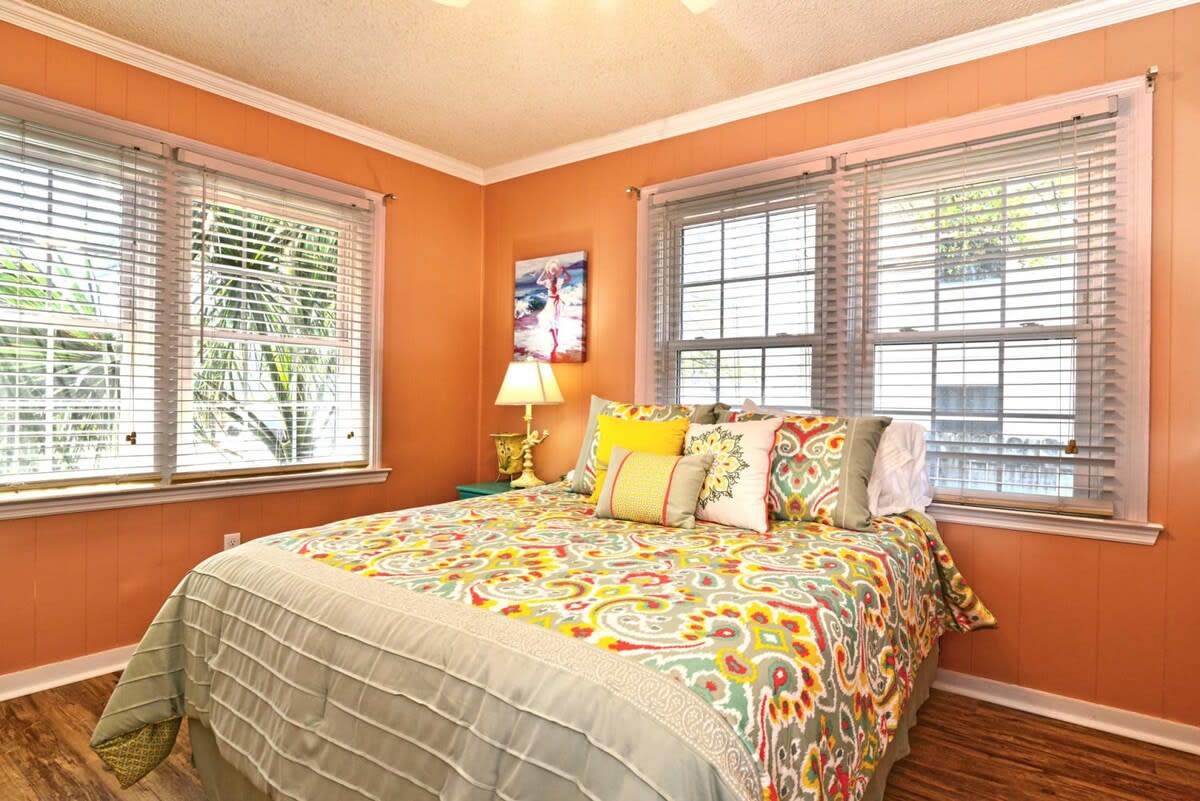 3 Bedroom Premium Remodeled Beach House King Bed