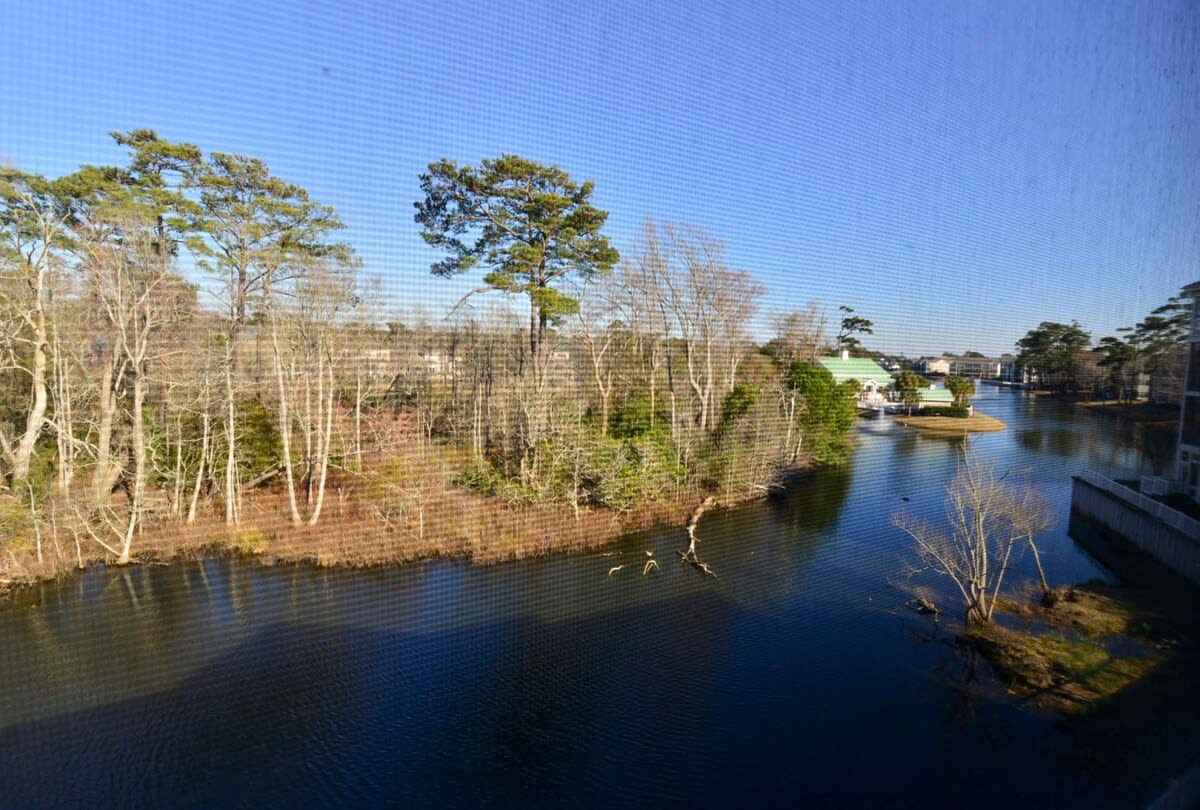 Block to Beach Lakefront Top North Myrtle Location