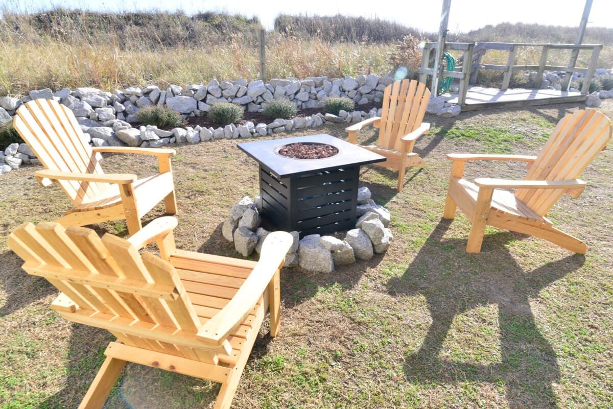 Beautiful Backyard Lounge