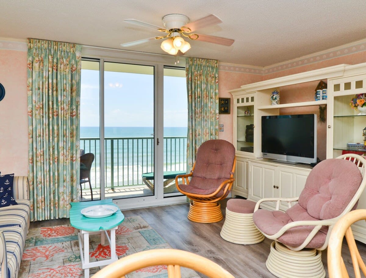 Cozy Living Room Overlooking the Ocean