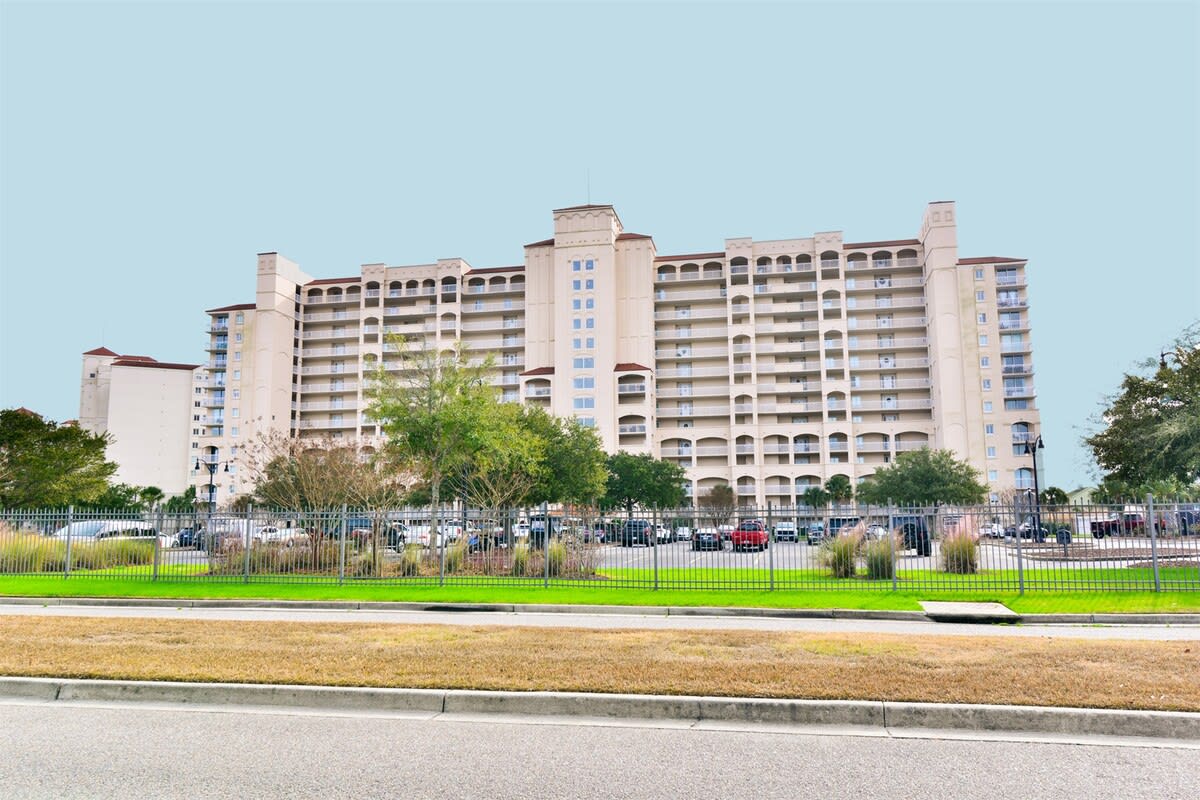 Stunning North Tower Waterfront Barefoot Resort