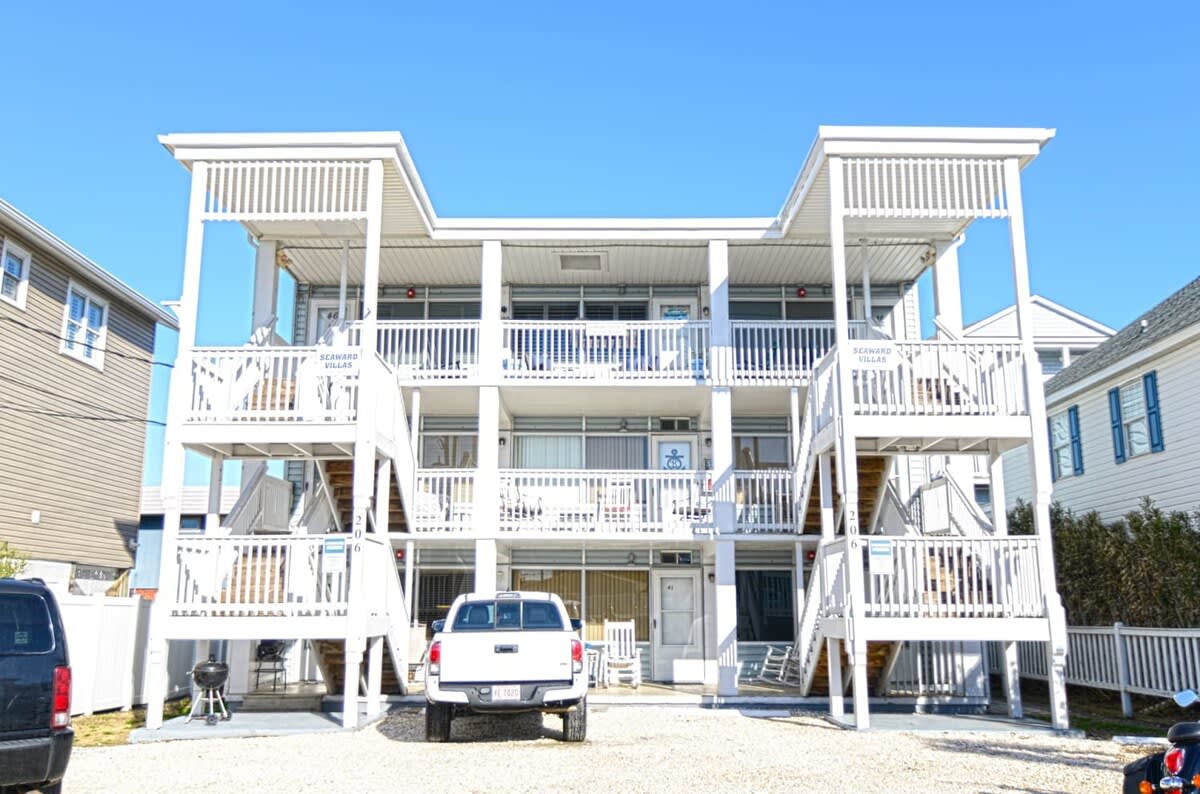 Sea Time on Ocean Blvd All New & Steps to Beach w Pool