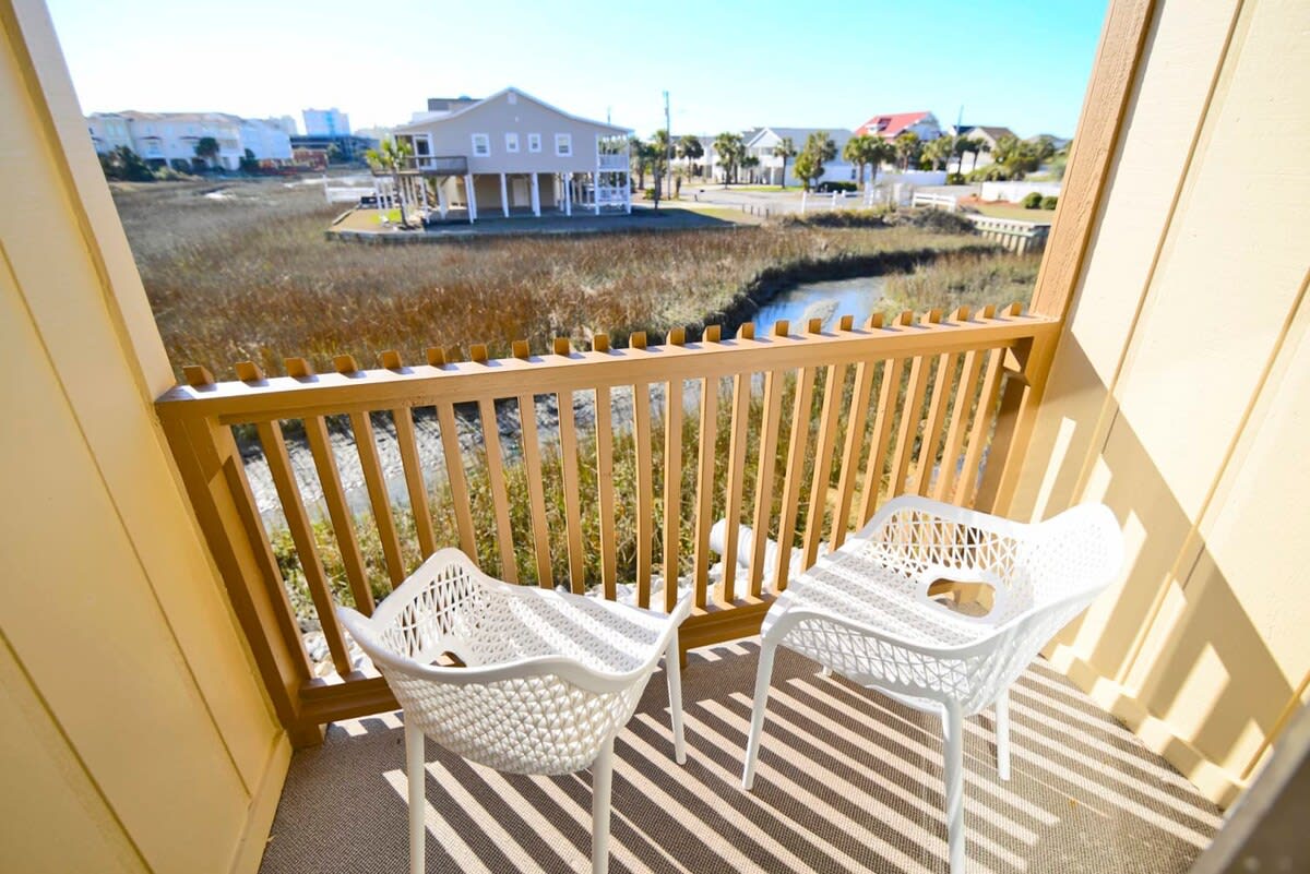Inlet Dream at Cherry Grove Point w Kayak and Pool