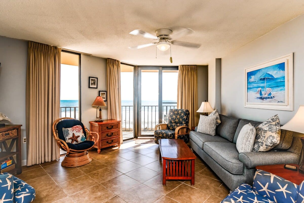 Oceanfront Dream w Huge Balcony 3 Baths and Pool