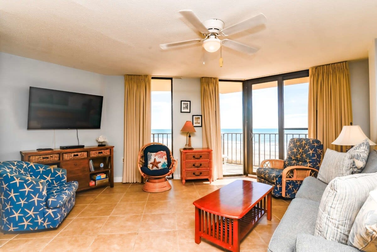 Oceanfront Dream w Huge Balcony 3 Baths and Pool