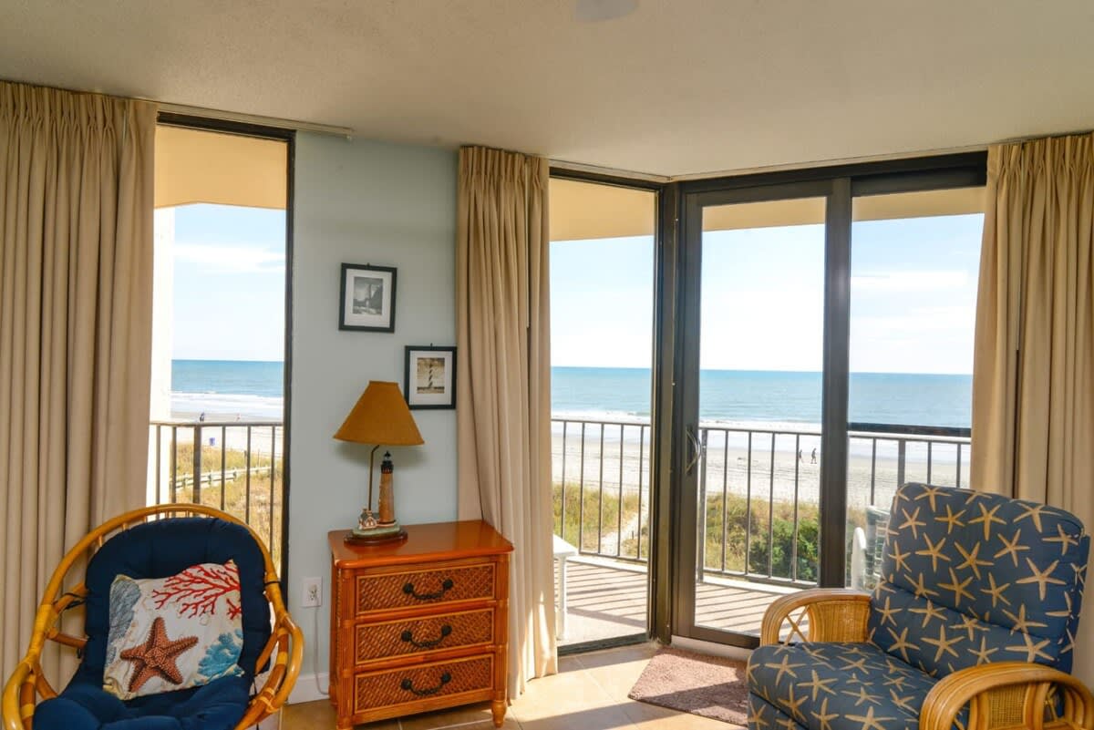 Oceanfront Dream w Huge Balcony 3 Baths and Pool