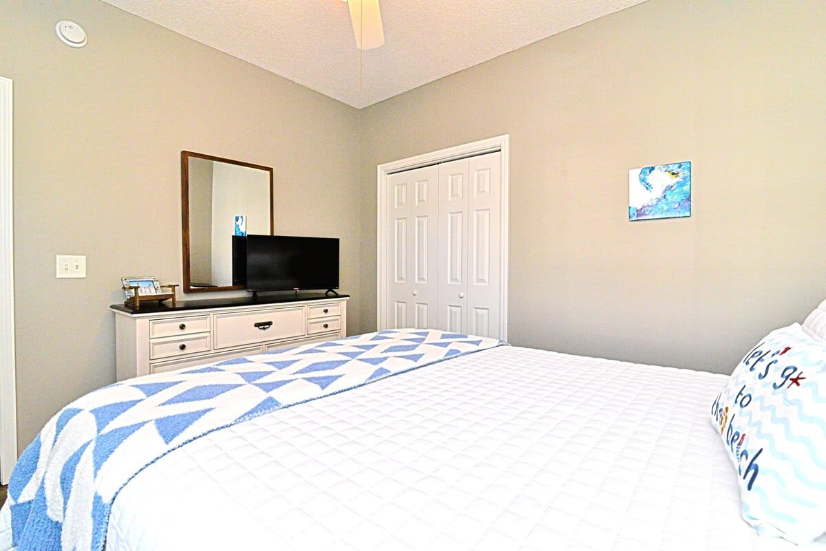 Beautiful Bedroom with Queen Bed
