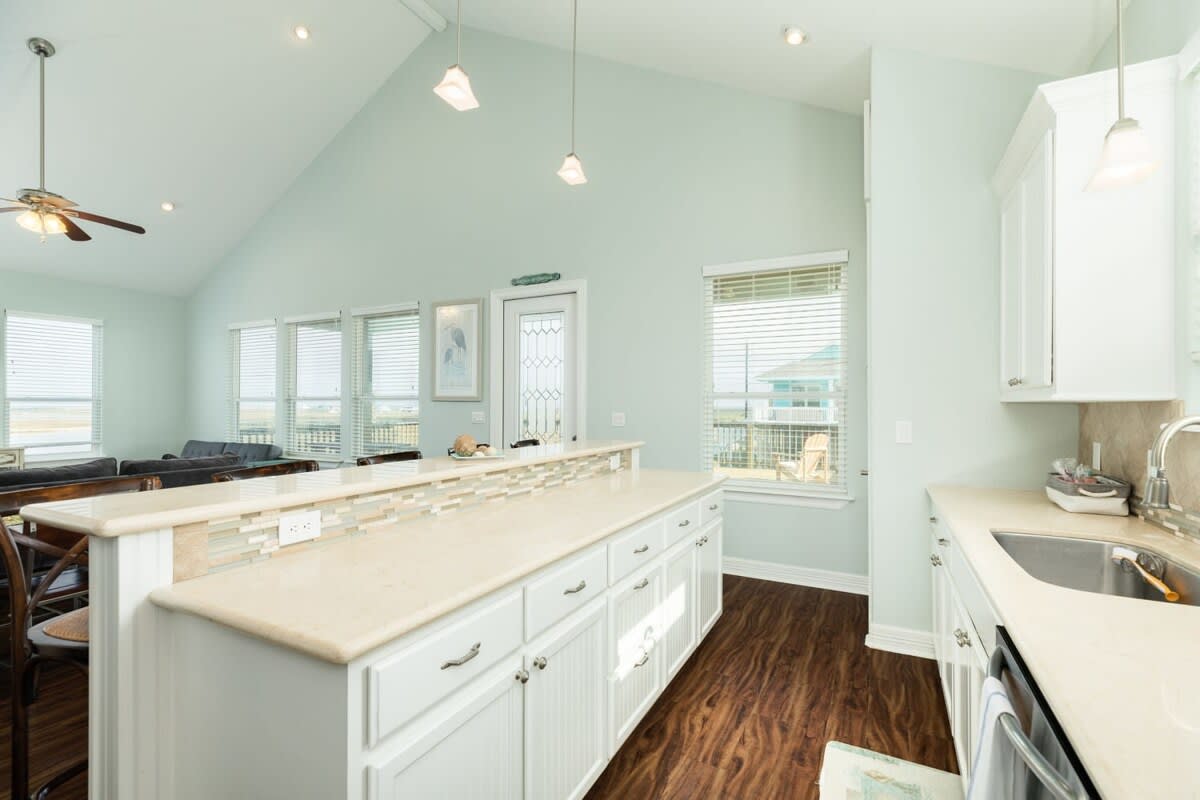 Blue Swordfish Every Bedroom a Suite Beach Home 9