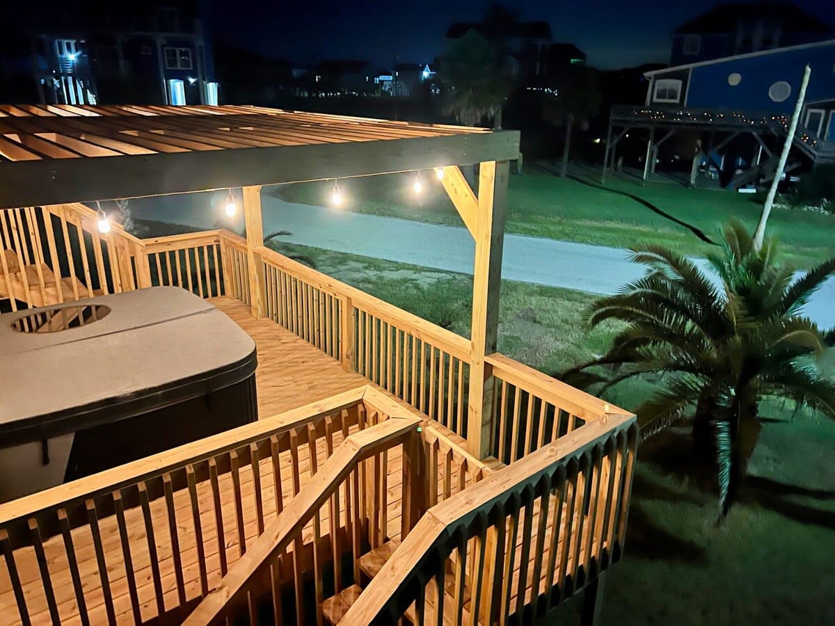 Captains Quarters Cabana Hot Tub Fire Pit Fenced Yard 6
