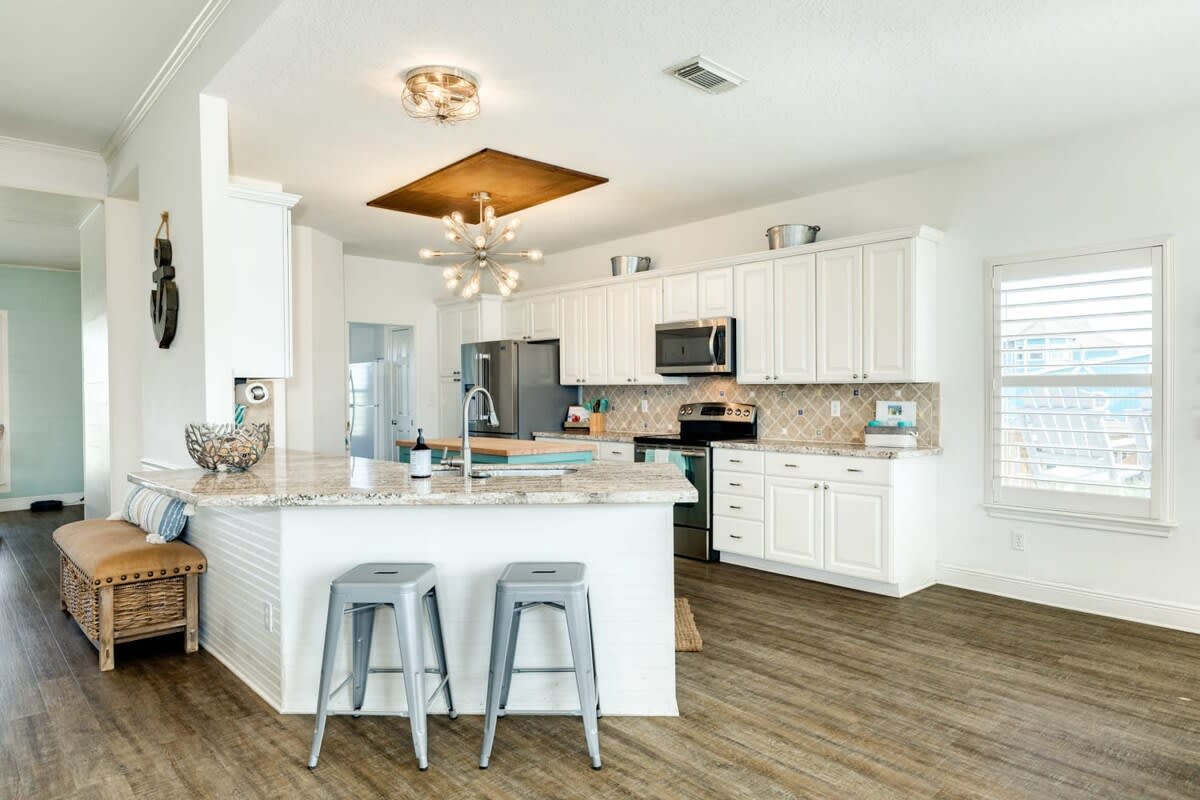 Captains Quarters Cabana Hot Tub Fire Pit Fenced Yard 9