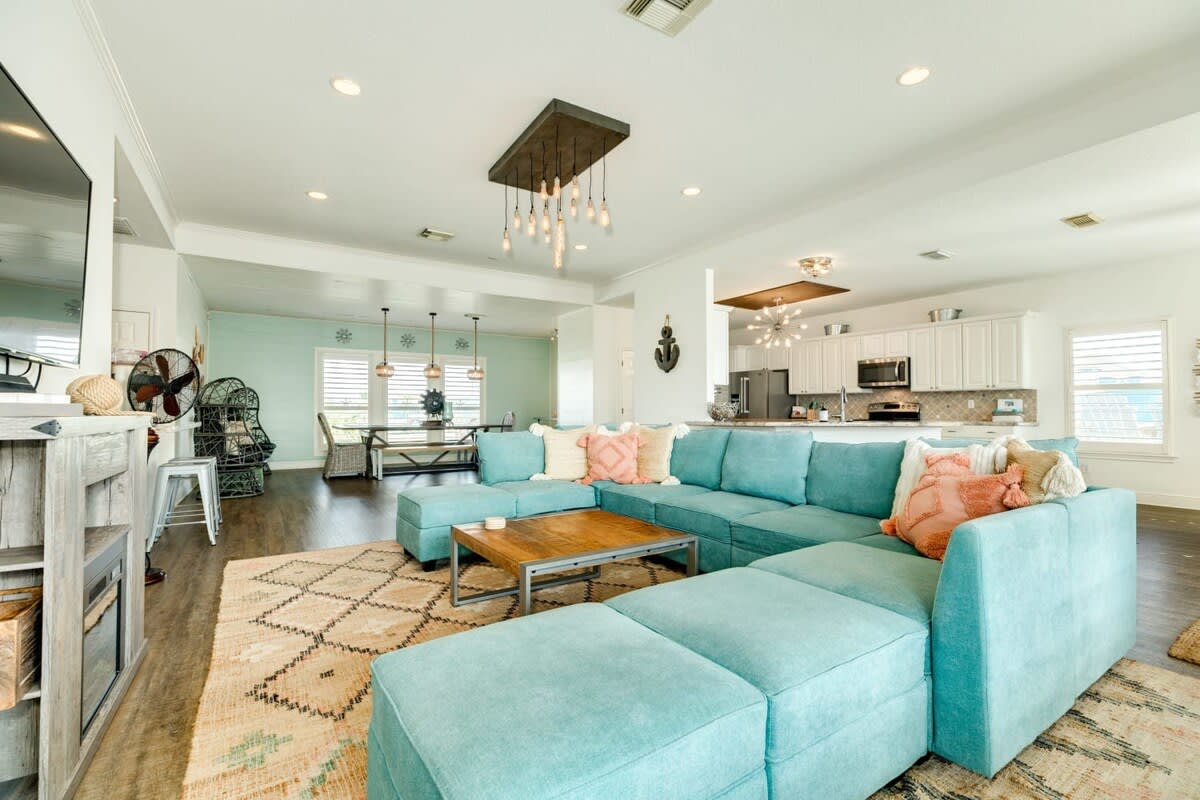 Captains Quarters Cabana Hot Tub Fire Pit Fenced Yard 8