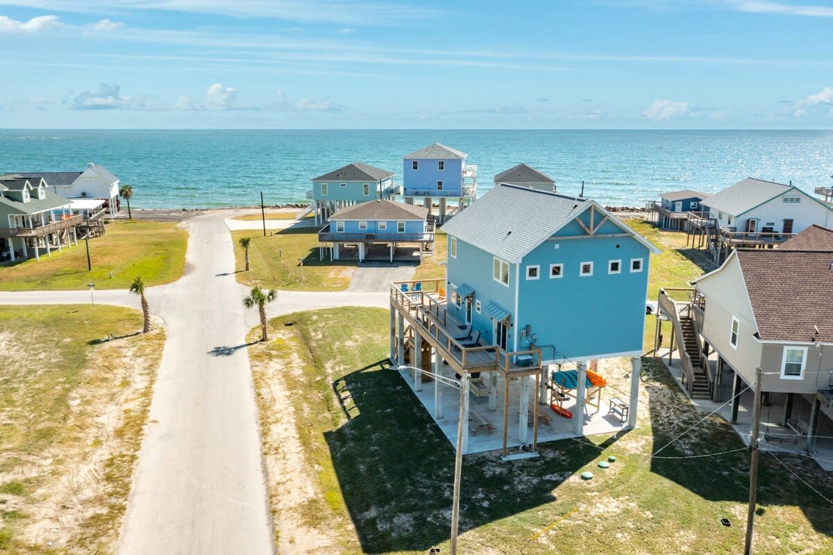 Sandy Pause Beach Vibes Meet Modern Edge Stunning | Photo 2