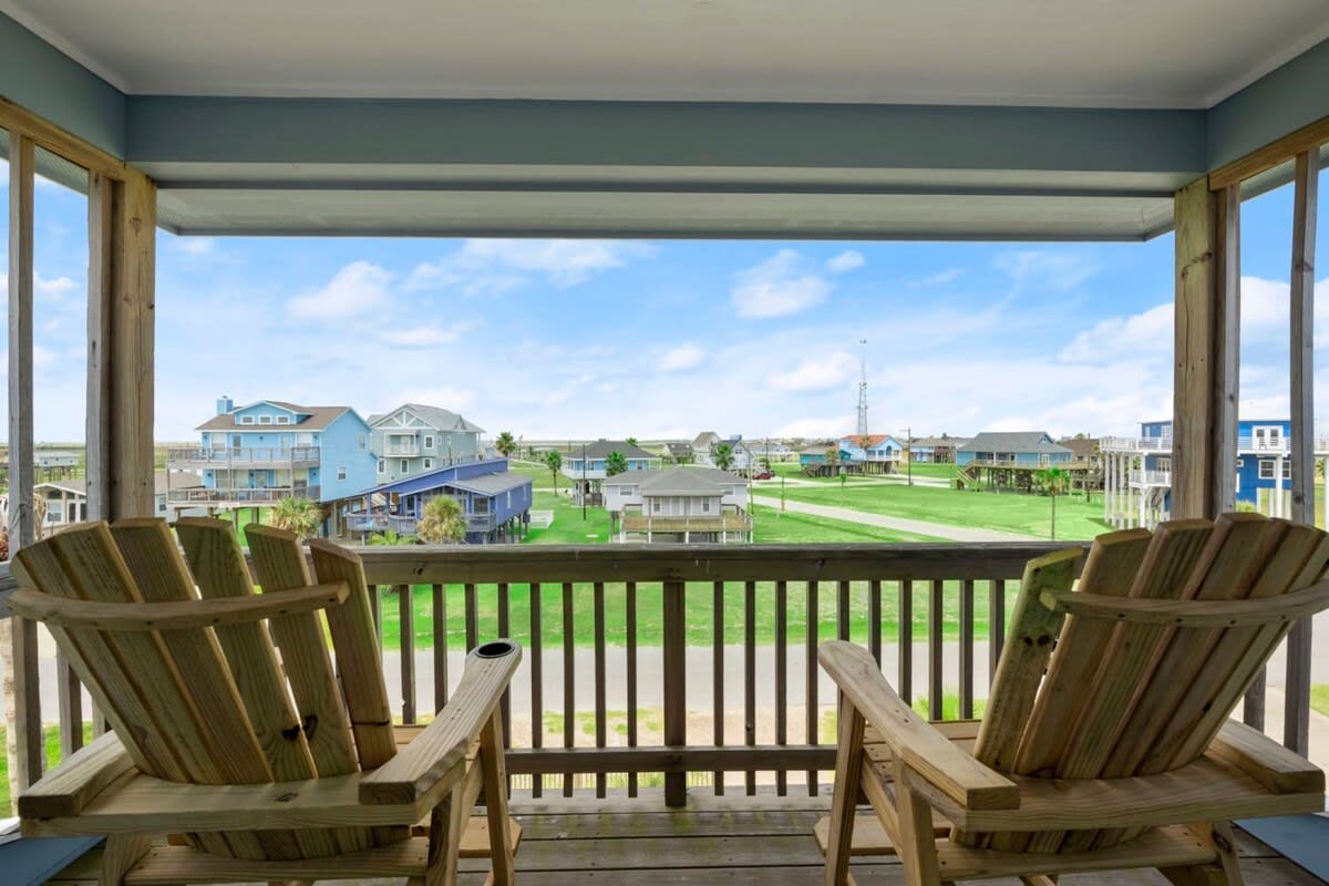 Seas the Day in TI Easy Walk to Beach Entrance | Photo 3