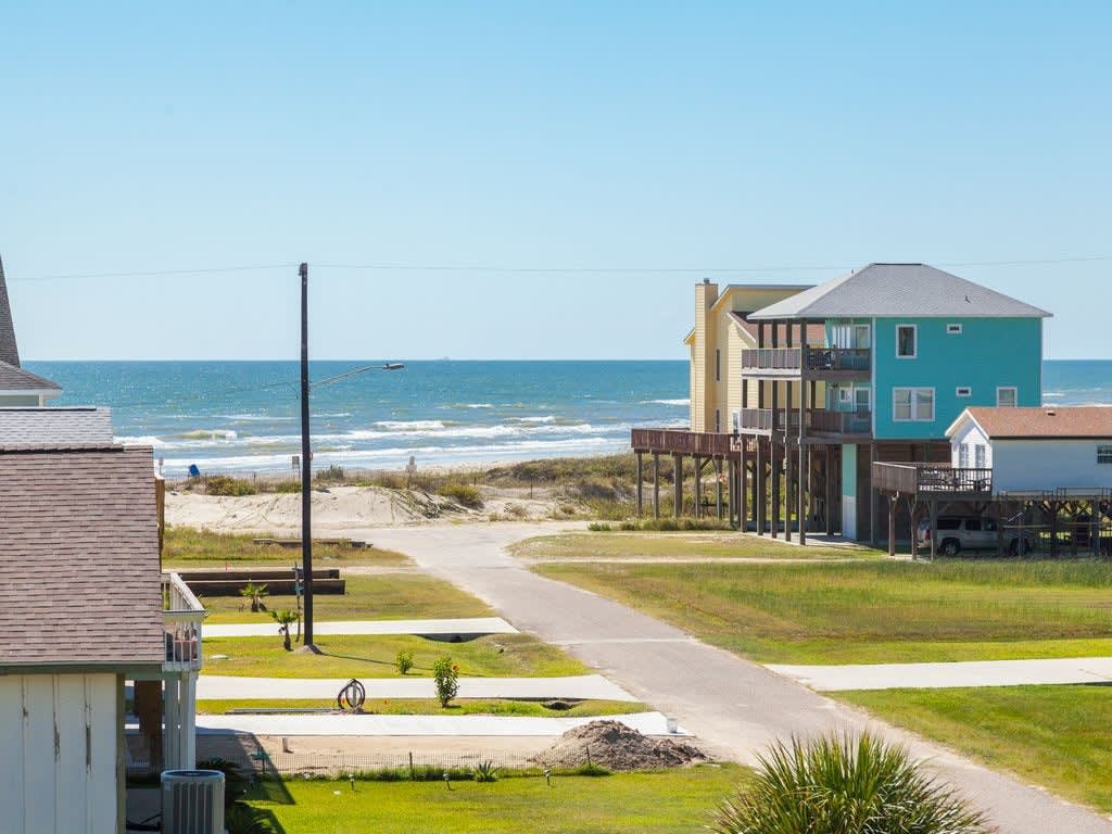 Seas the Day in TI Easy Walk to Beach Entrance | Photo 2