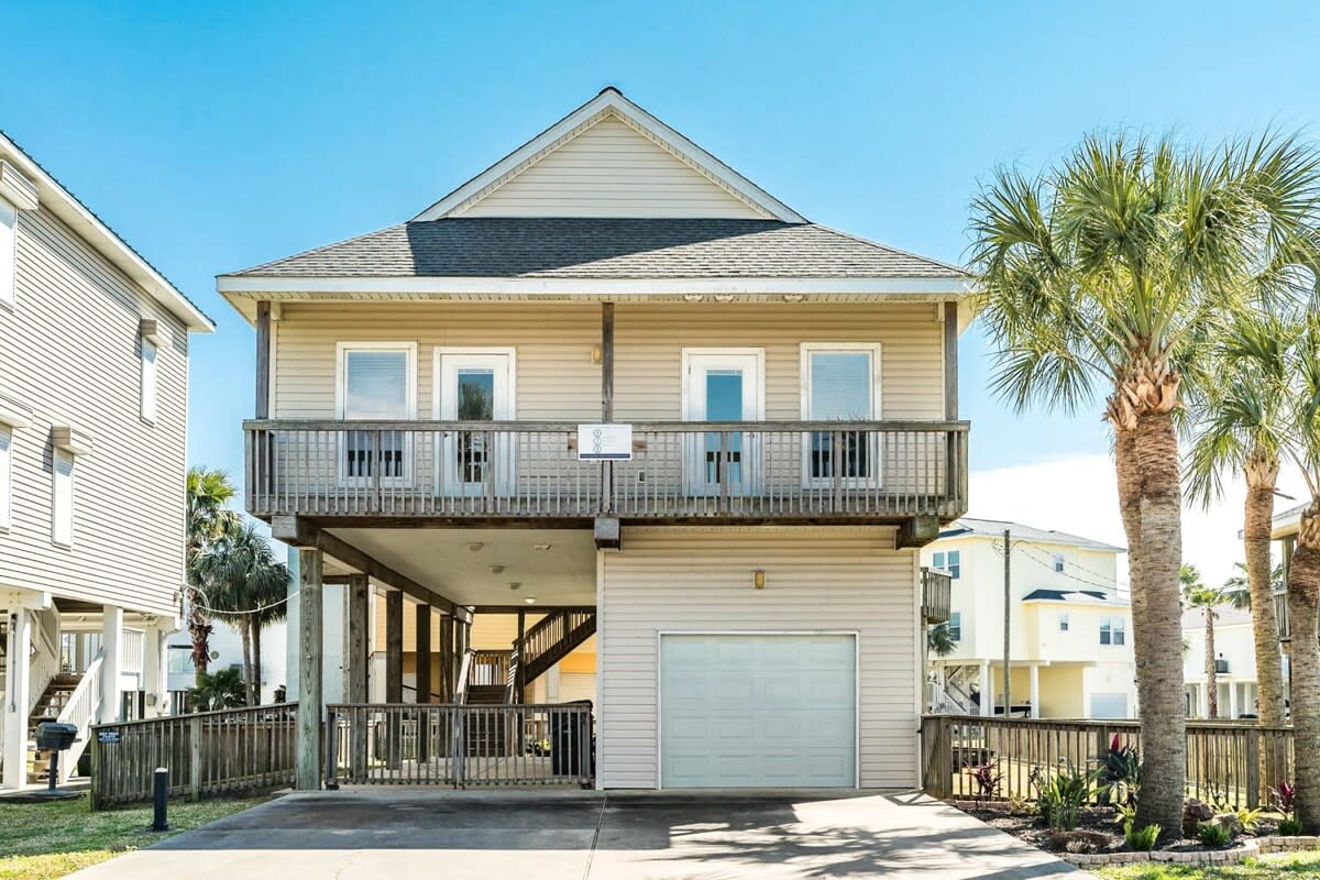 Lollygaggin by the Beach Fenced Yard Outdoor Bar | Photo 2