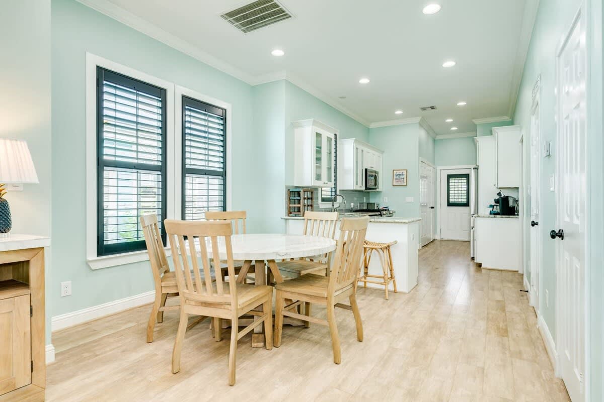 Coral Cottage Enjoy the Posh Life Heated Pool Spa Fireplace 6