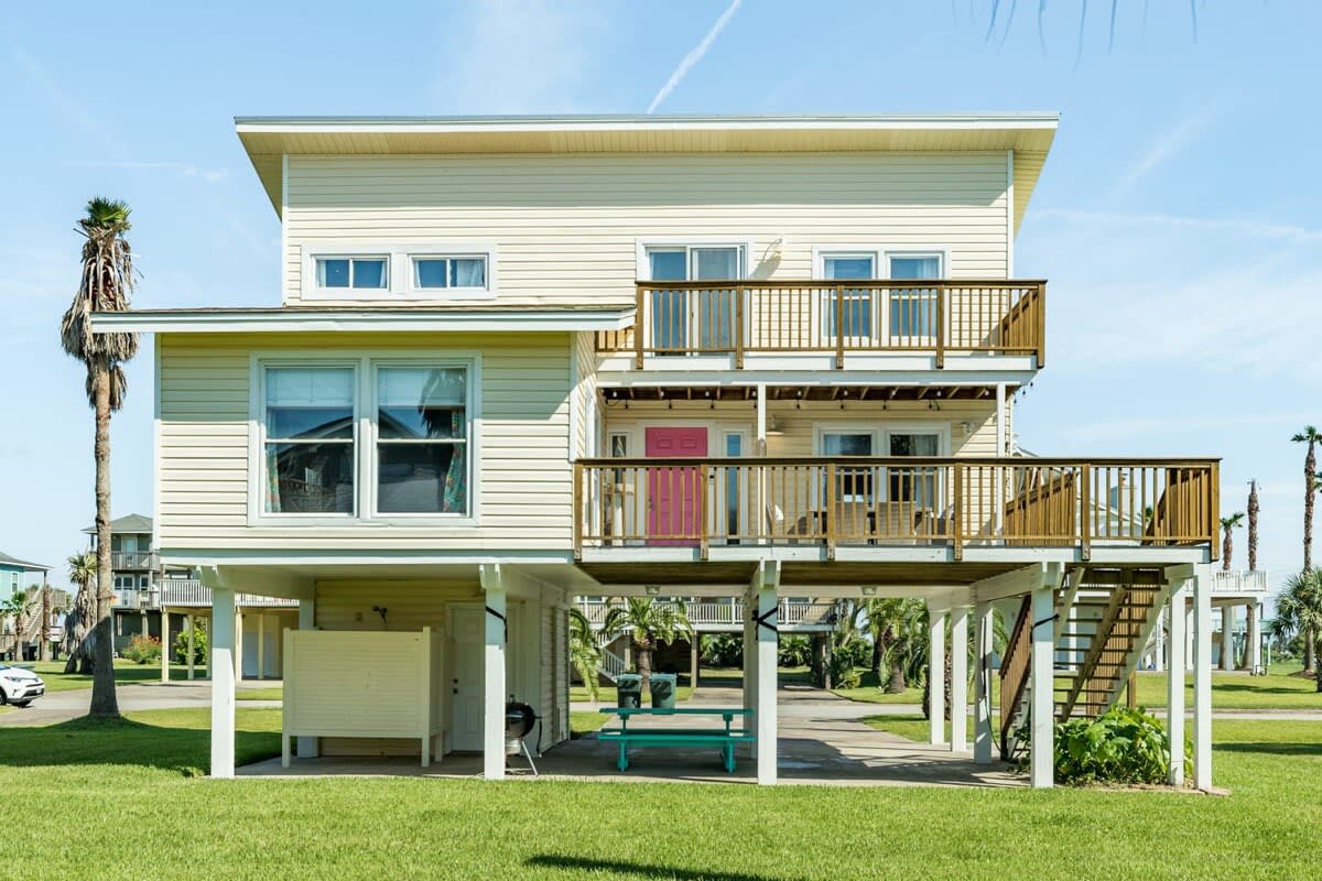 Aloha House Escape Mainland Life Head to Island | Photo 3