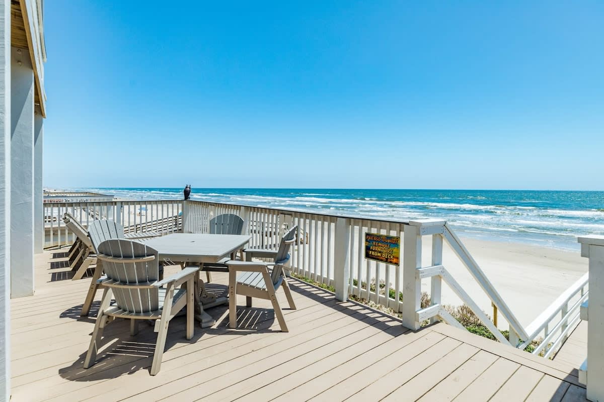 Salty Sunrise Seaside Luxury Right on the Beach 2