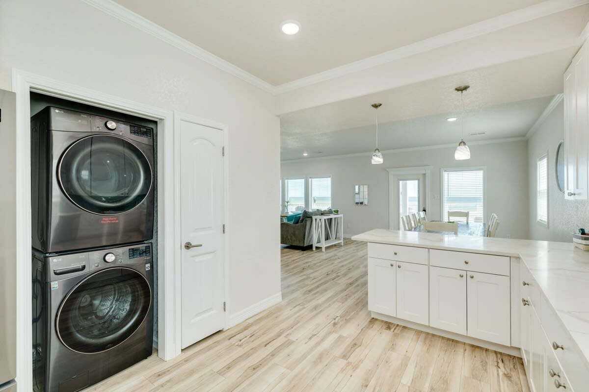 Salty Sunrise Seaside Luxury Right on the Beach 9