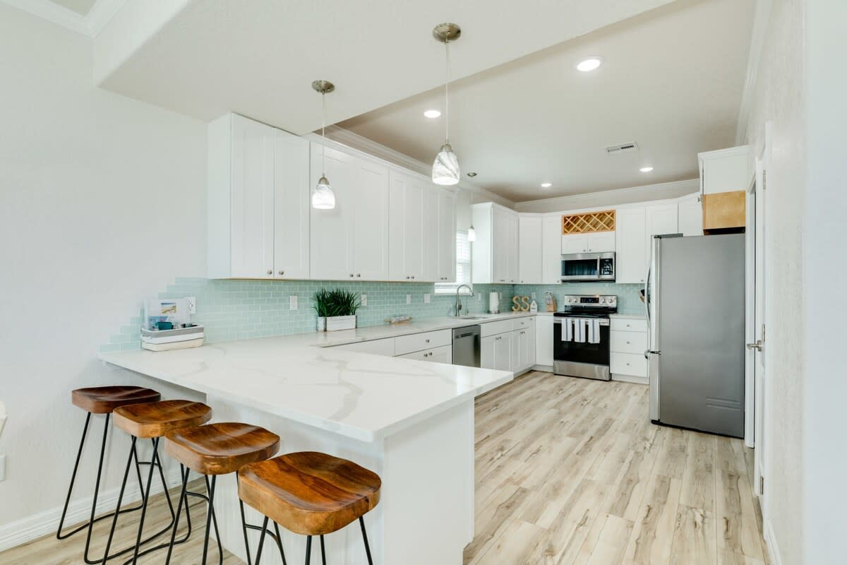 Salty Sunrise Seaside Luxury Right on the Beach 8