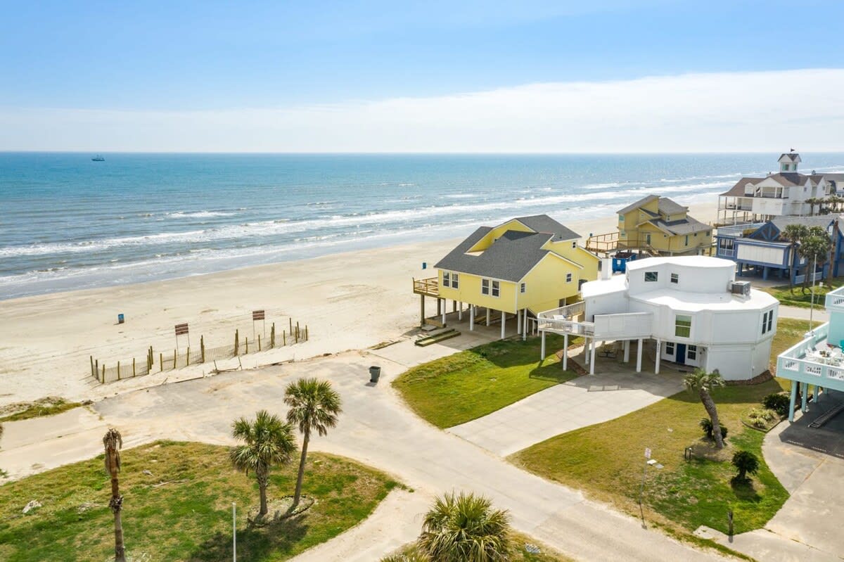 Good Life Easy Beach Access Gulf Views Hot Tub