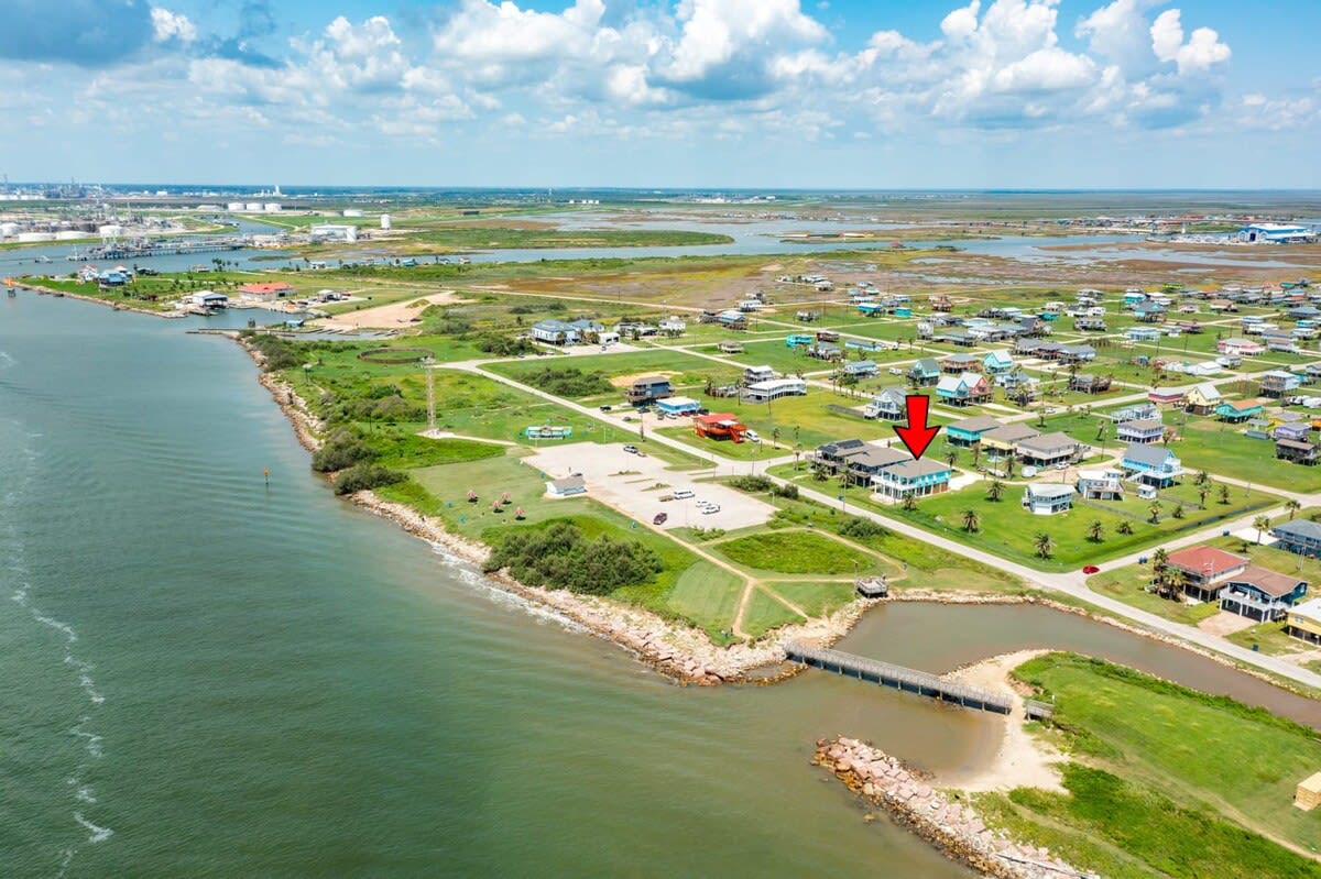 Sweet Salty Hot Tub Across from Jetty Best Ship Watching 6