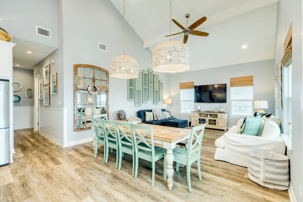 Sweet Salty Hot Tub Across from Jetty Best Ship Watching 9