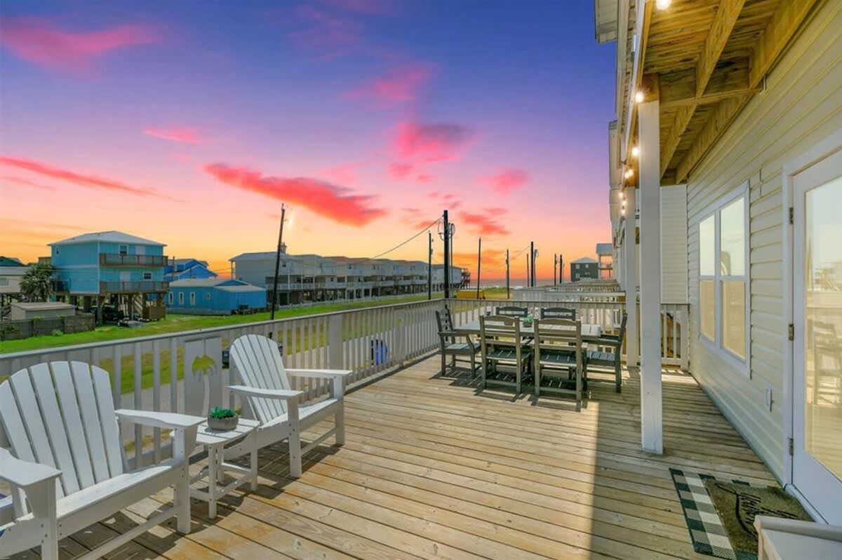 White Sands Retreat Modern Comfy Down from Beach | Photo 2