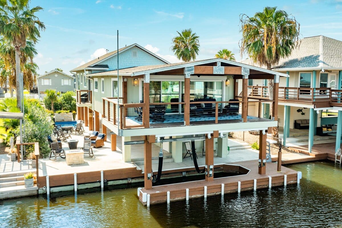 The Oasis Private Pool Bayfront Fire Pit