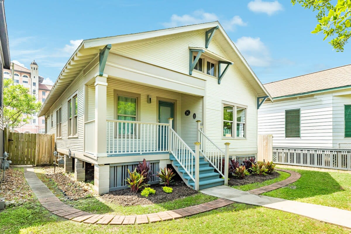 Grand Galvez Getaway Iconic View Quick Walk to BEACH