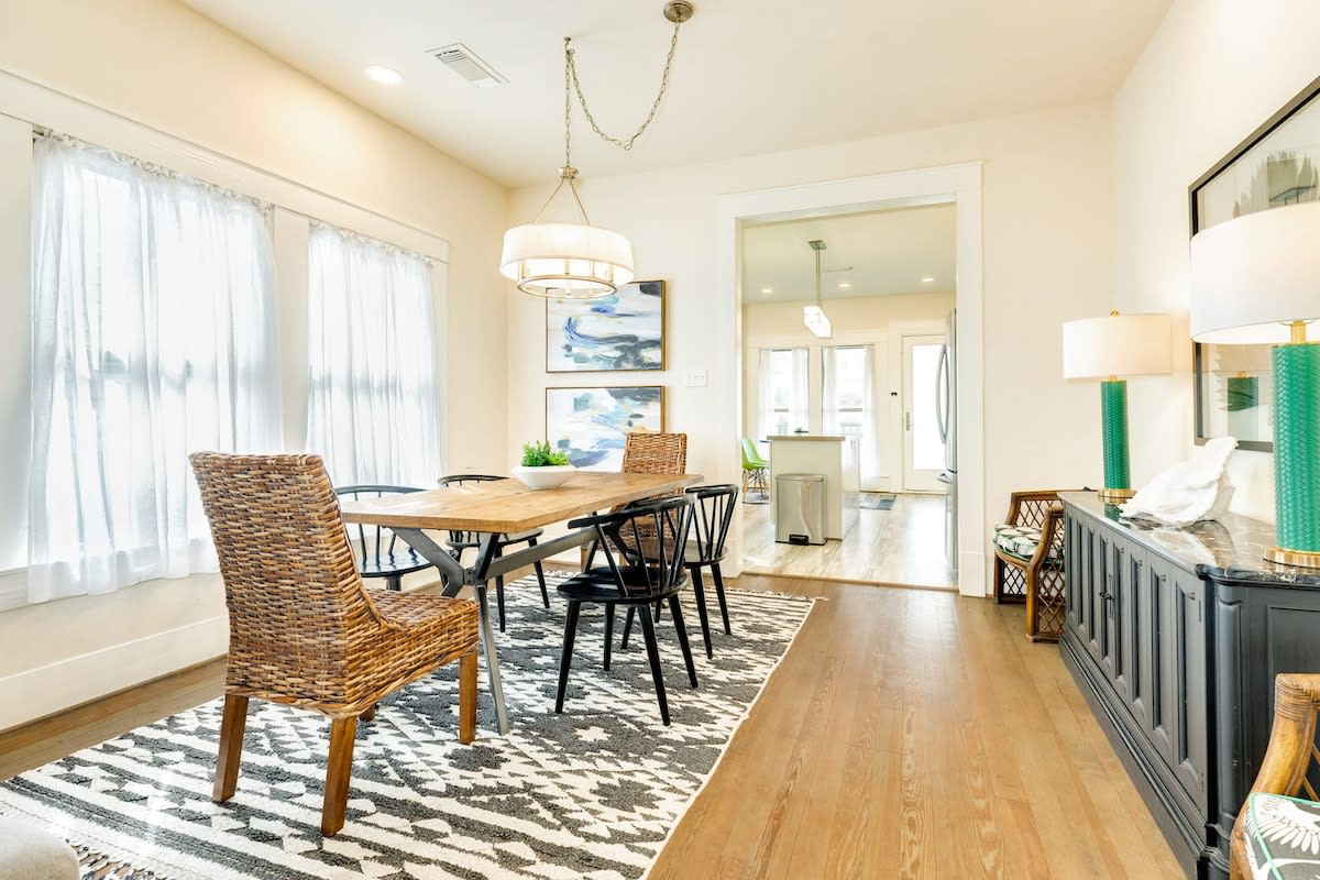 Grand Galvez Getaway Iconic View Quick Walk to BEACH | Photo 3